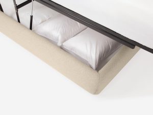 detail-corner-view-of-the-cello-lift-up-storage-bed-upholstered-in-beige-fabric_ORIGINAL